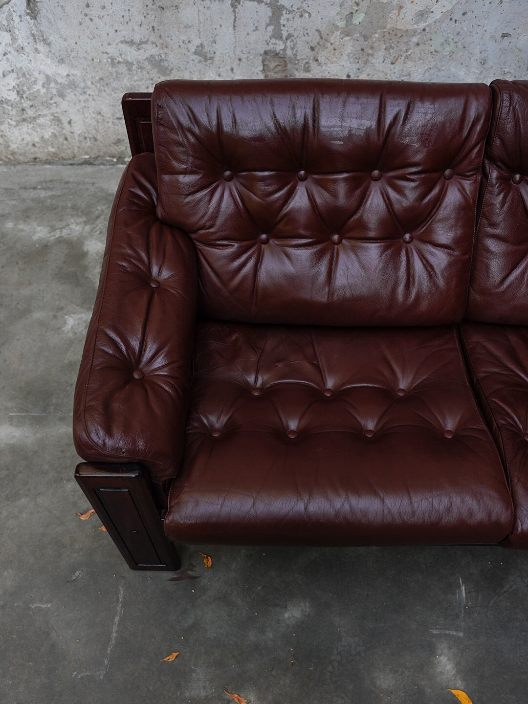 BONANZA TWO-SEATER SOFA