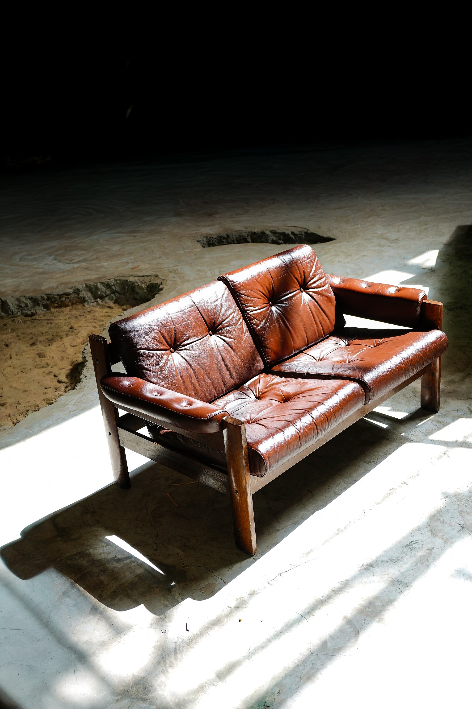 1970s LEATHER TWO-SEATER SOFA