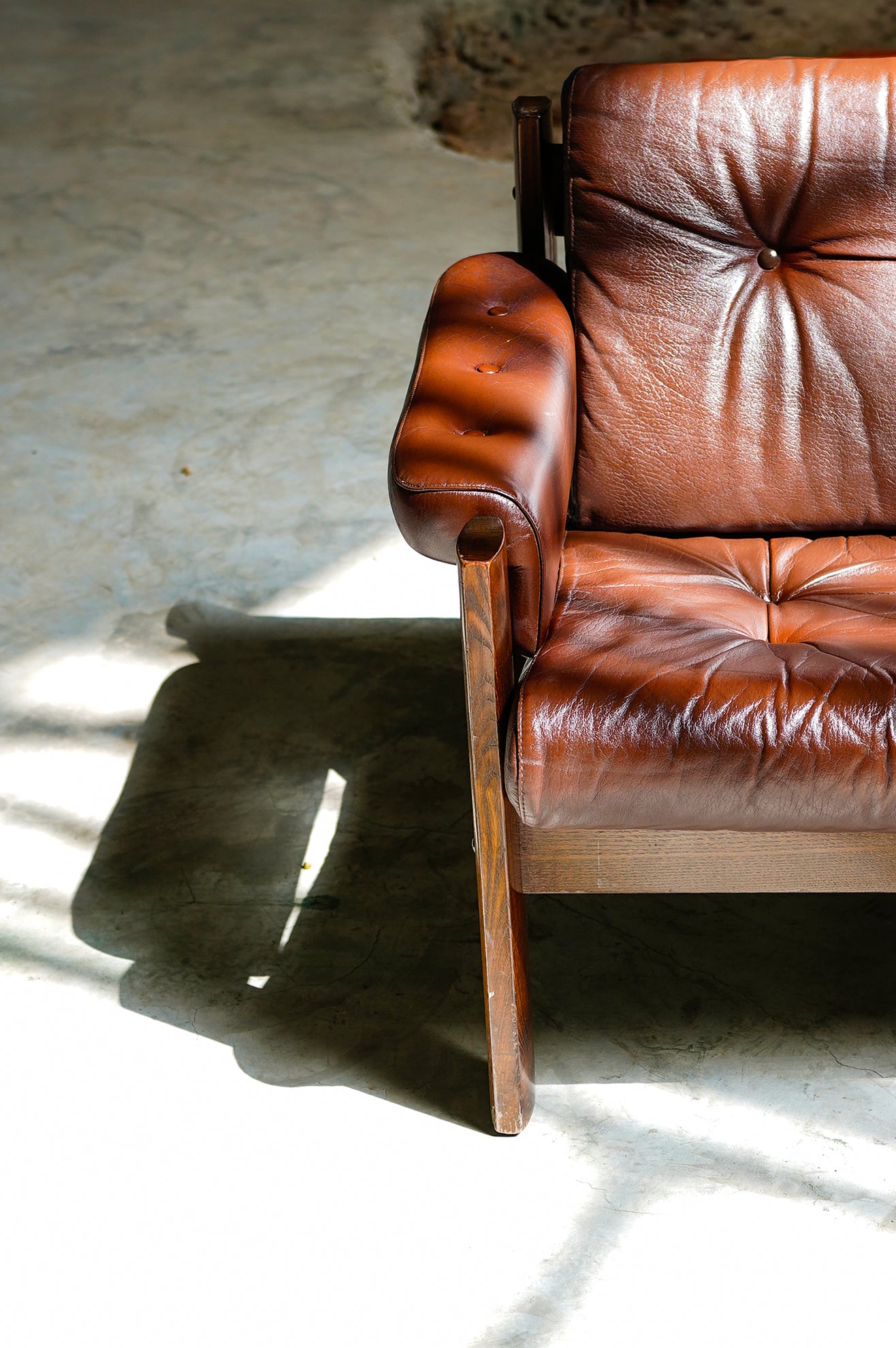 1970s LEATHER TWO-SEATER SOFA