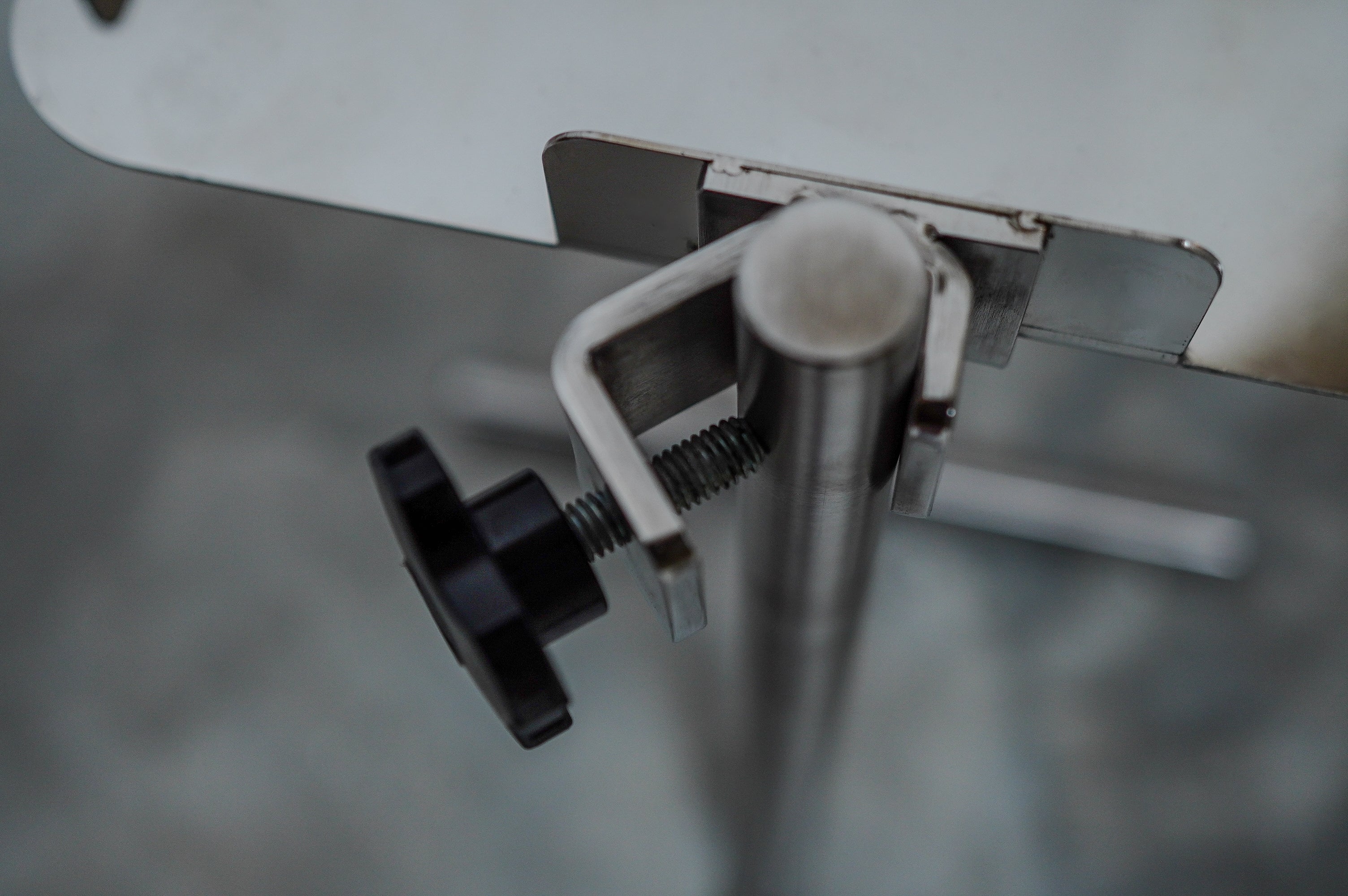 AXEL ADJUSTABLE TABLE