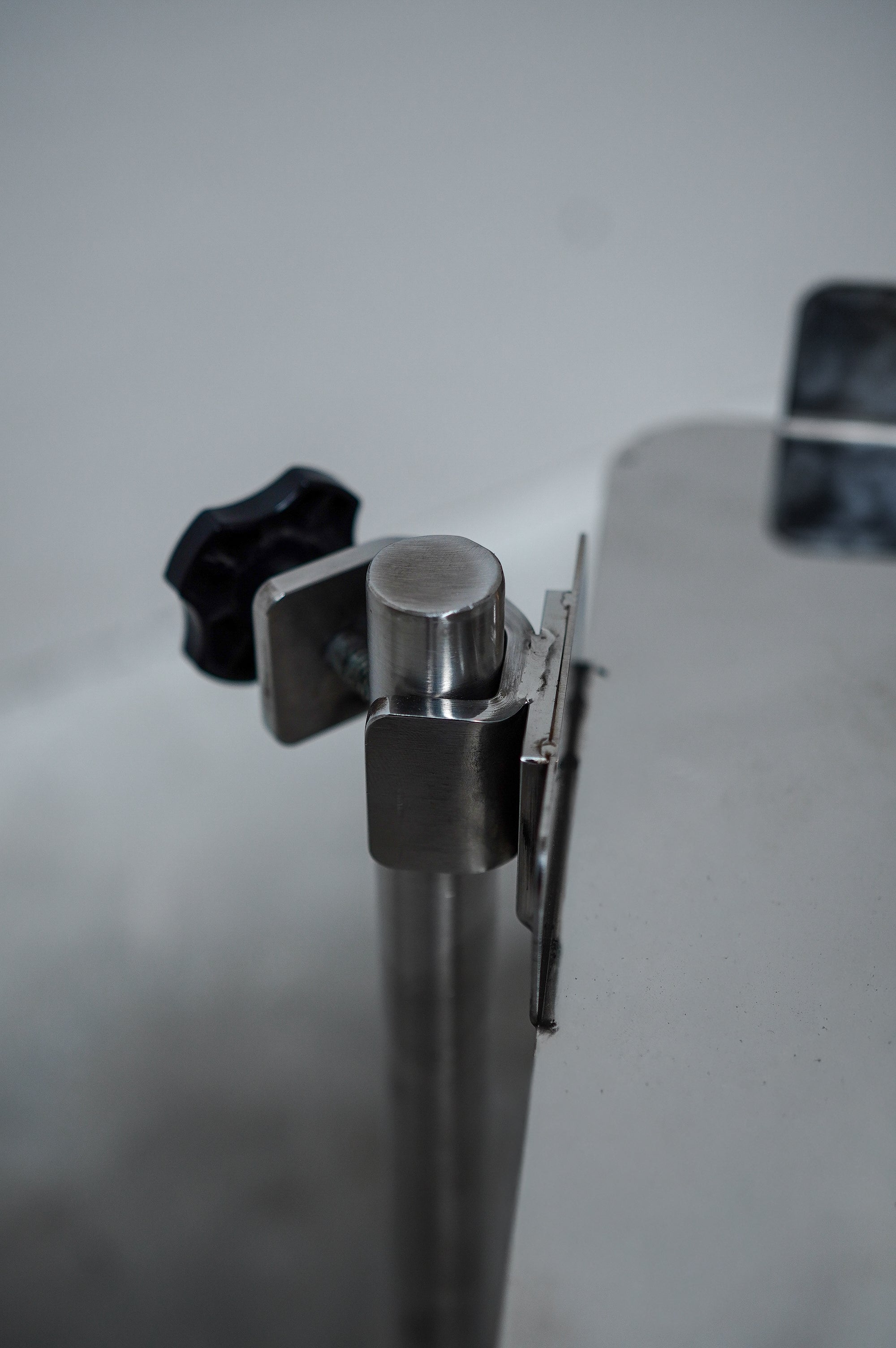 AXEL ADJUSTABLE TABLE