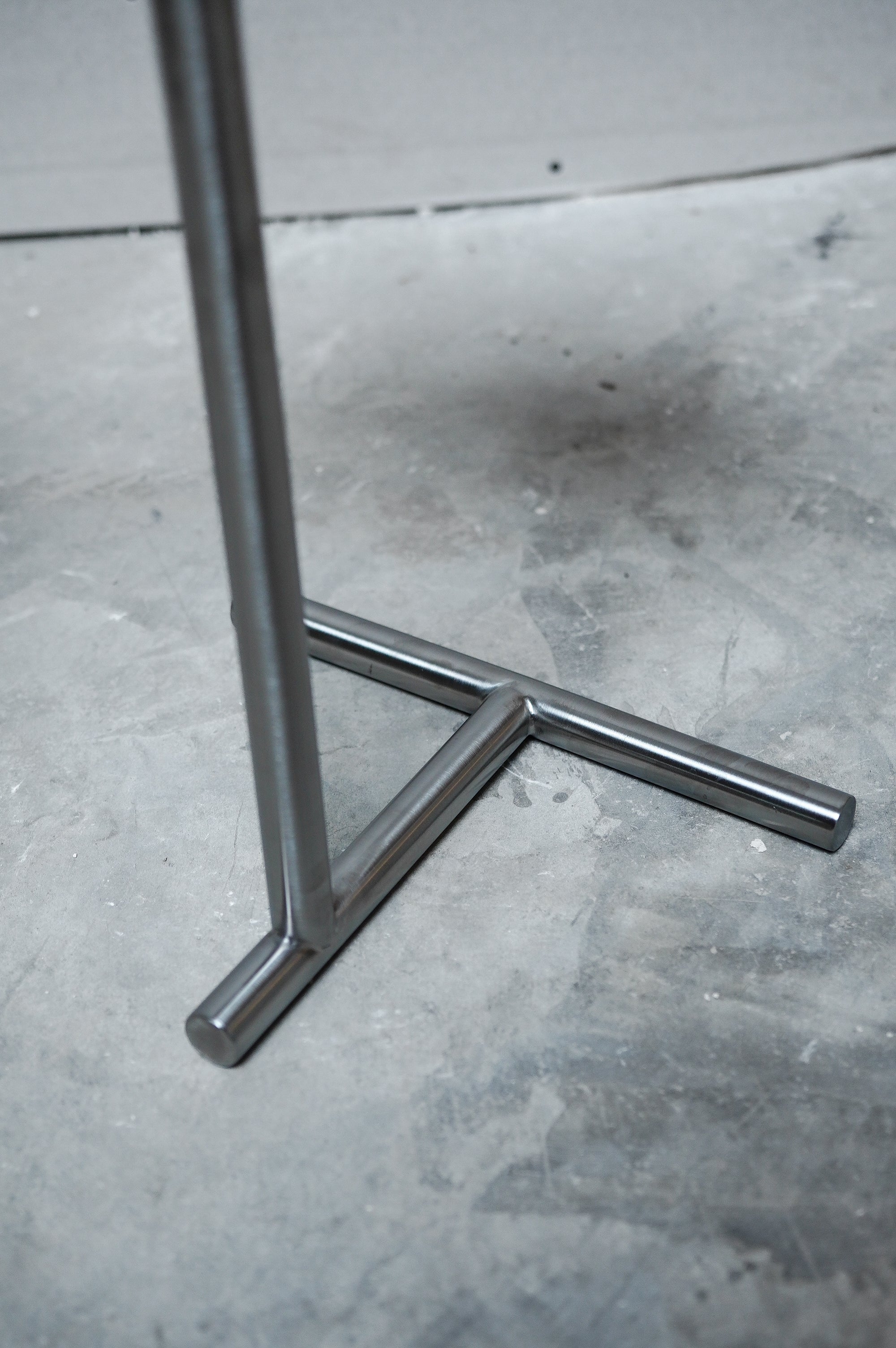 AXEL ADJUSTABLE TABLE