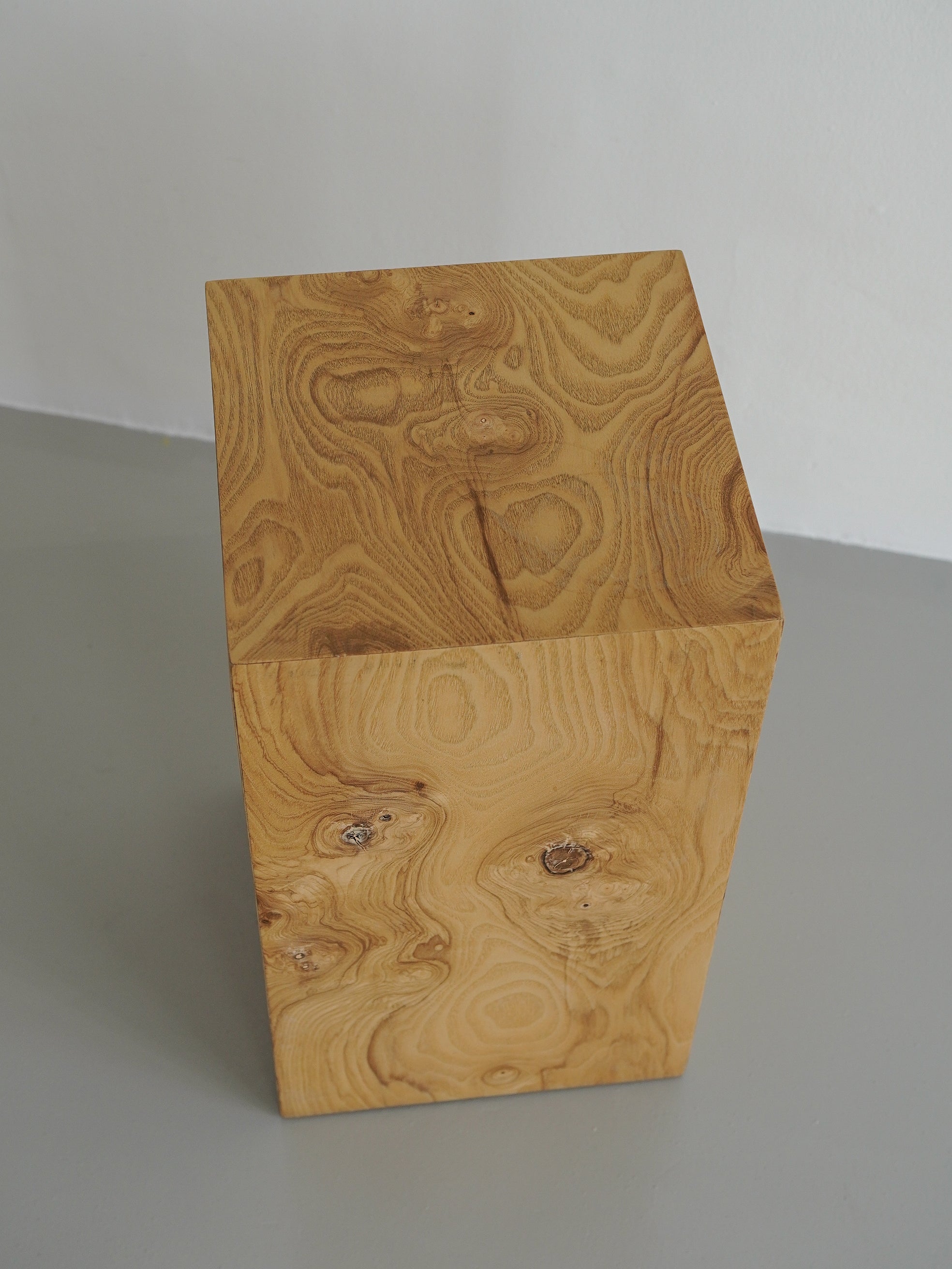 BURL BLOCK TABLE 002